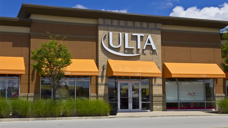 Indianapolis - Circa July 2016: Ulta Salon, Cosmetics & Fragrance Retail Location. Ulta Provides Beauty Products and a Salon VI
